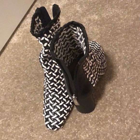 ZARA BLACK & WHITE BOOTIES - Picture 2 of 5